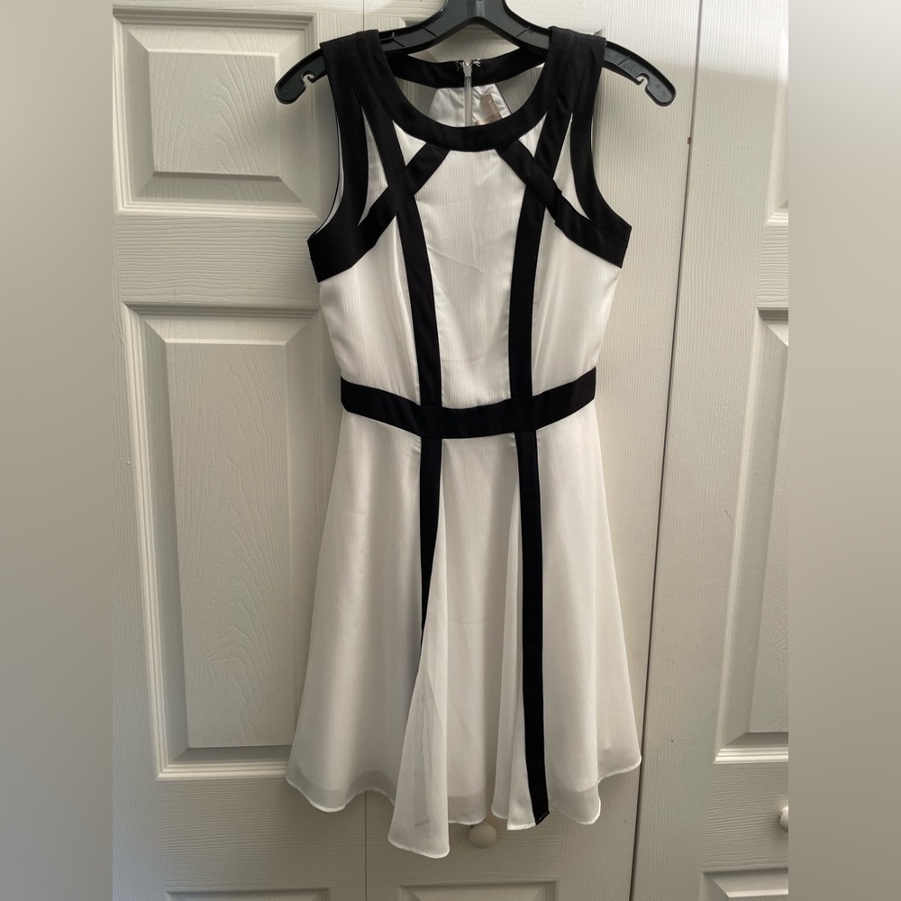 Banana Republic White & Black dress with Tags